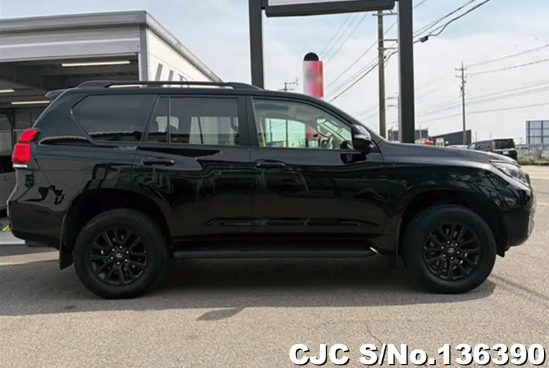 Toyota Land Cruiser Prado in Black for Sale Image 3