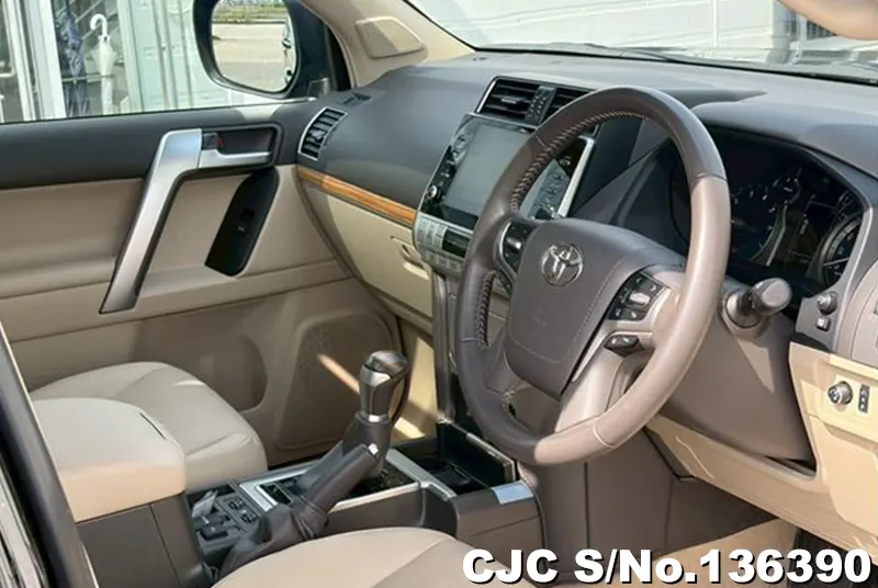 Toyota Land Cruiser Prado in Black for Sale Image 6