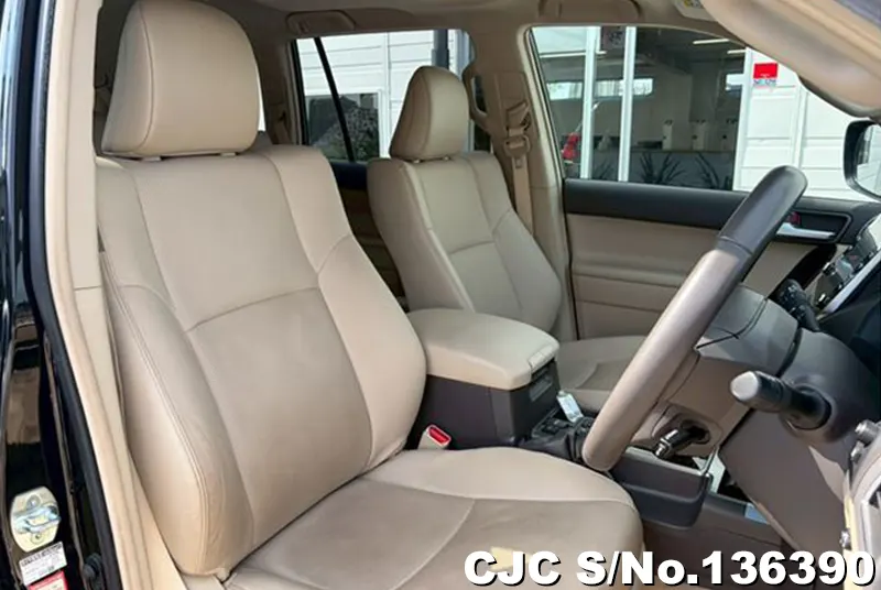 Toyota Land Cruiser Prado in Black for Sale Image 8