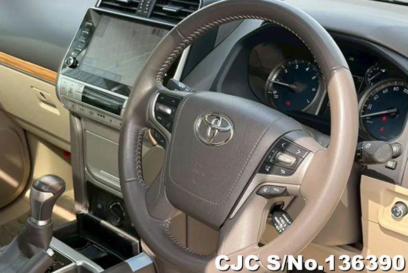 Toyota Land Cruiser Prado in Black for Sale Image 12