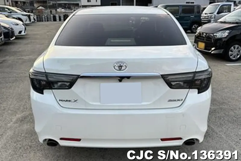 Toyota Mark X in White for Sale Image 5