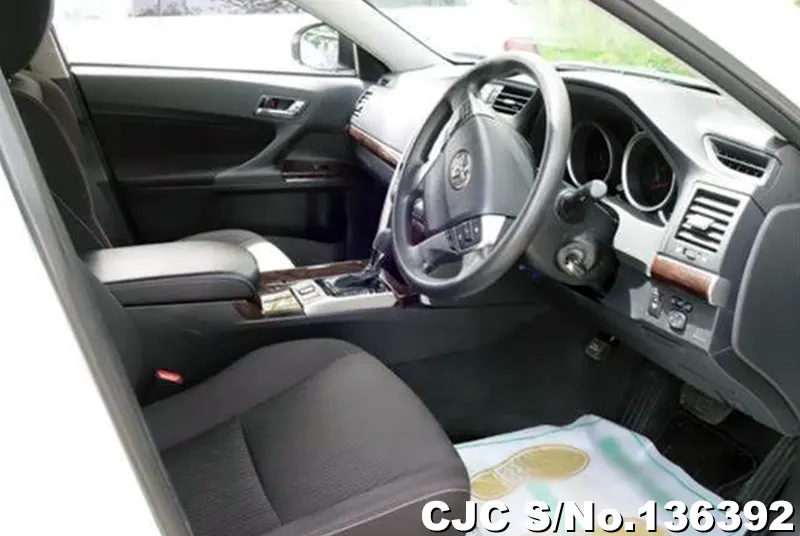 Toyota Mark X in White for Sale Image 6