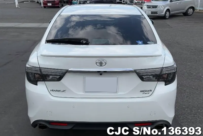 Toyota Mark X in White for Sale Image 4