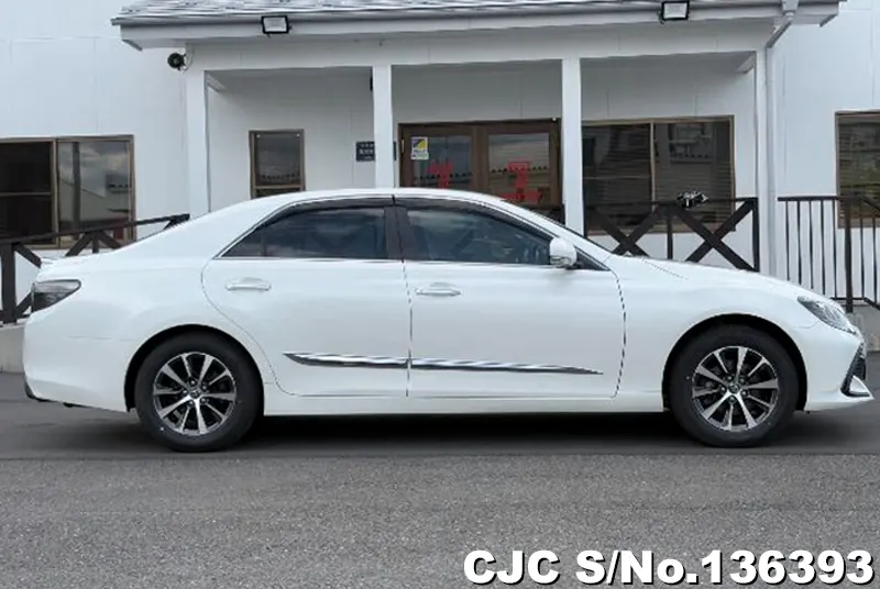 Toyota Mark X in White for Sale Image 5