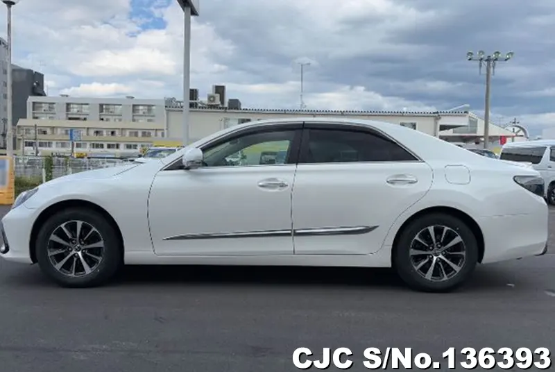 Toyota Mark X in White for Sale Image 6