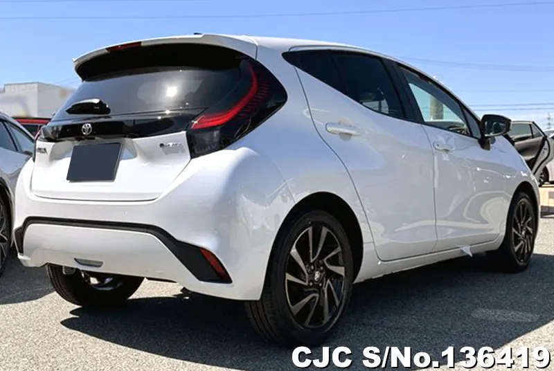 Toyota Aqua in White for Sale Image 2