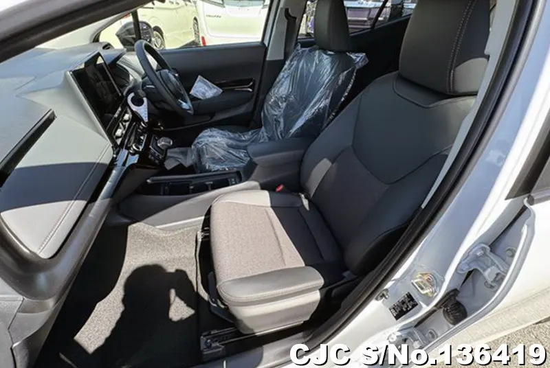 Toyota Aqua in White for Sale Image 8