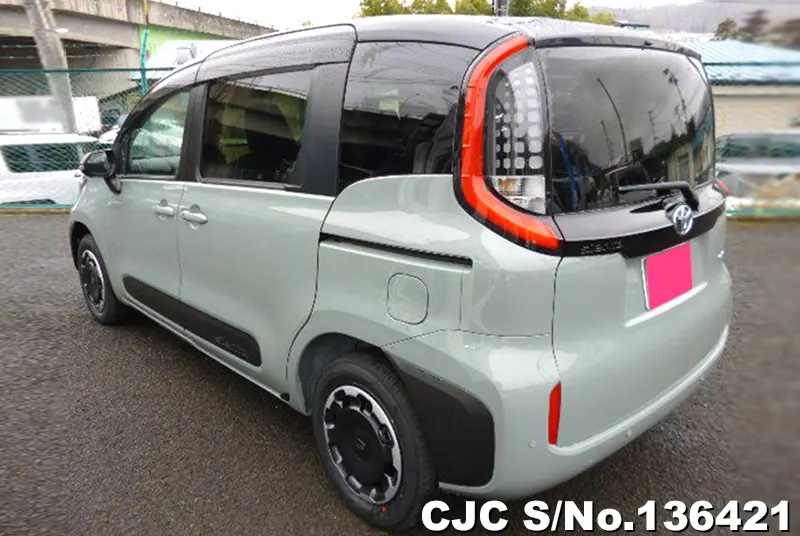 Toyota Sienta in Silver for Sale Image 1