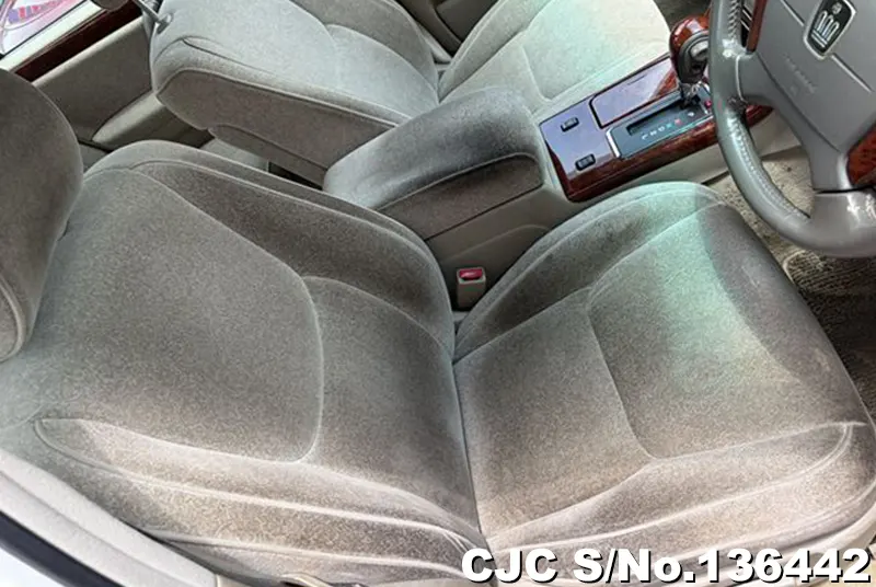 Toyota Crown in Silver for Sale Image 10