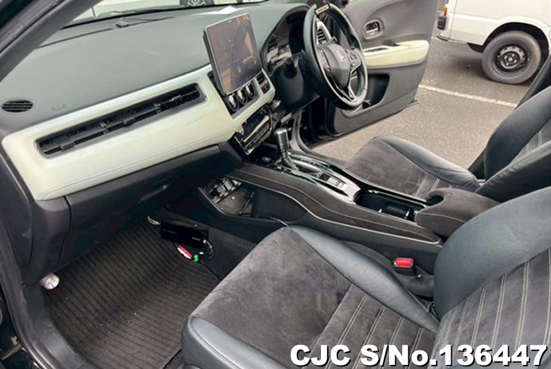 Honda Vezel in Black for Sale Image 11
