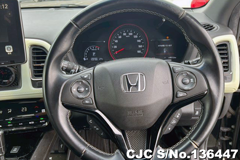 Honda Vezel in Black for Sale Image 14