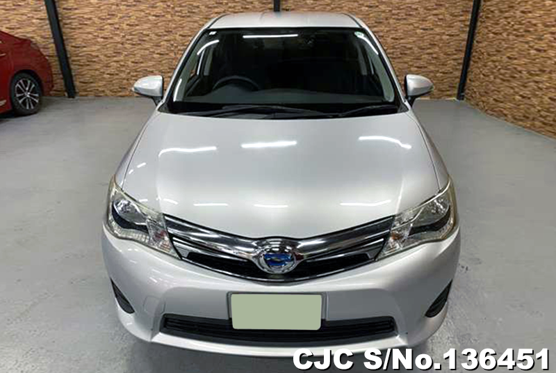 Toyota Corolla Fielder in Silver for Sale Image 2