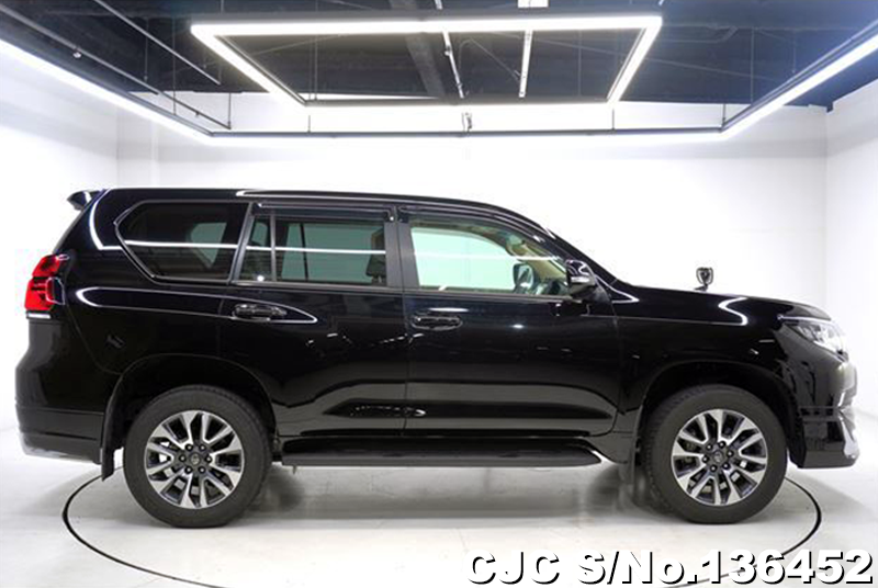 Toyota Land Cruiser Prado in Black for Sale Image 6