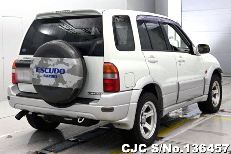 Suzuki Escudo in White for Sale Image 2
