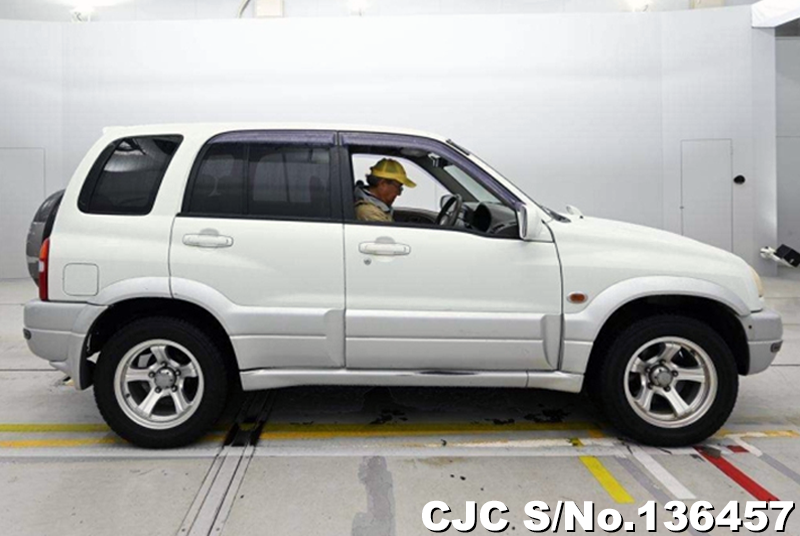 Suzuki Escudo in White for Sale Image 6