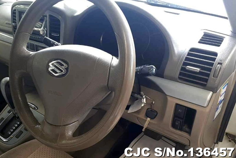 Suzuki Escudo in White for Sale Image 8