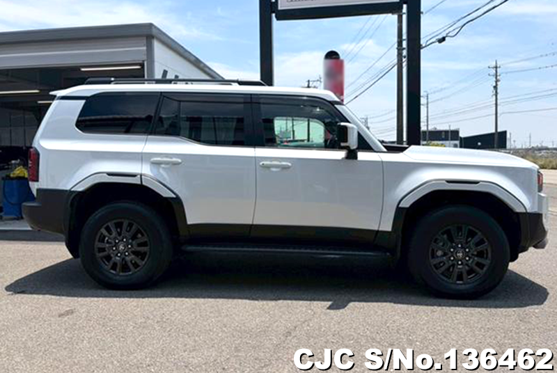 Toyota Land Cruiser 250 in Pearl for Sale Image 4