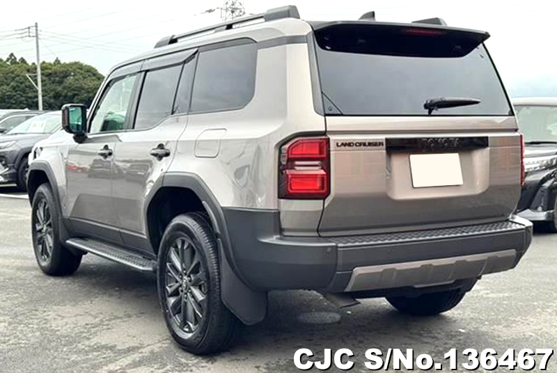 Toyota Land Cruiser 250 in Gray for Sale Image 2