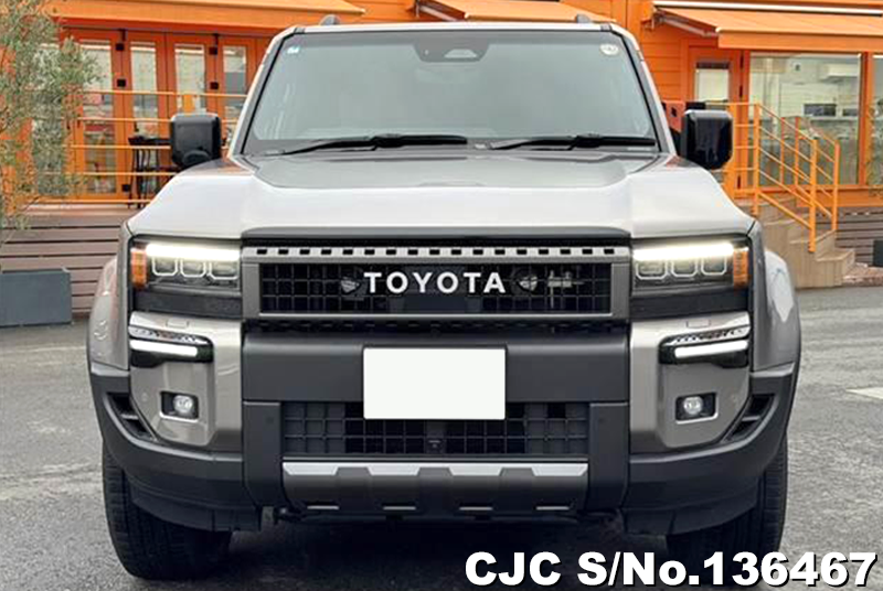 Toyota Land Cruiser 250 in Gray for Sale Image 4