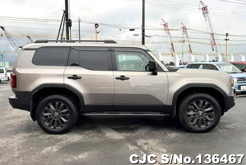 Toyota Land Cruiser 250 in Gray for Sale Image 6