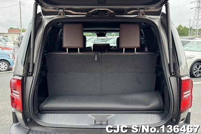 Toyota Land Cruiser 250 in Gray for Sale Image 8
