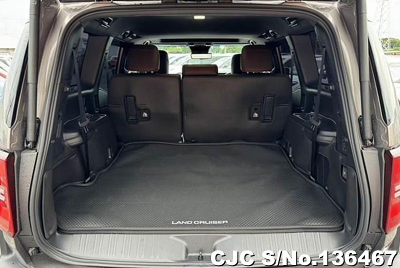 Toyota Land Cruiser 250 in Gray for Sale Image 9