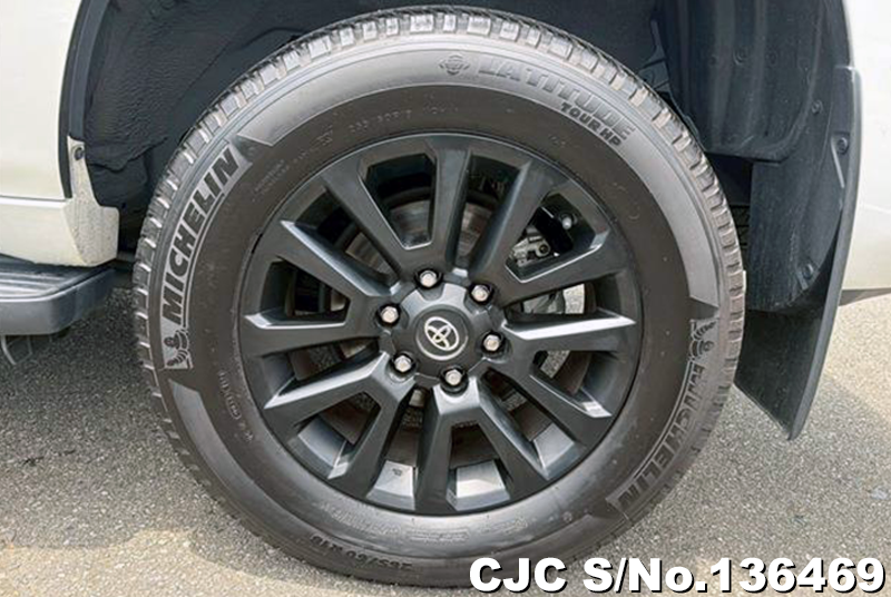Toyota Land Cruiser Prado in Pearl for Sale Image 15