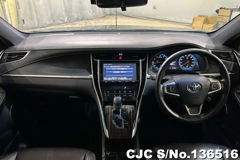 Toyota Harrier in Black for Sale Image 9
