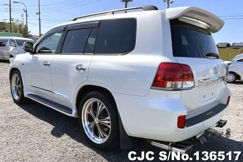 Toyota Land Cruiser in White for Sale Image 1