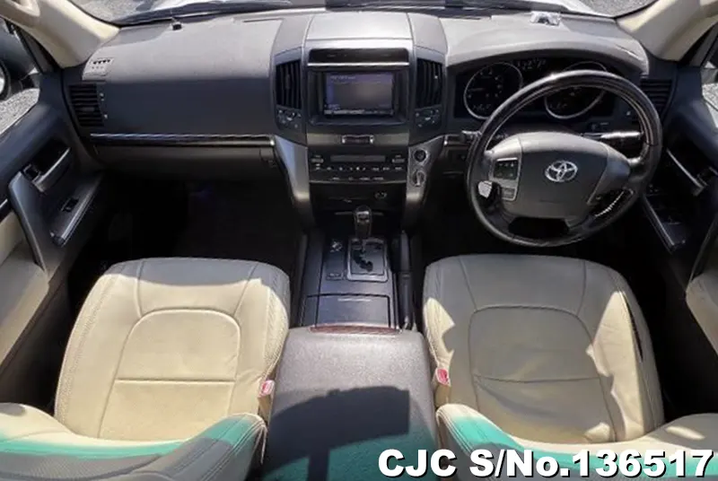 Toyota Land Cruiser in White for Sale Image 3