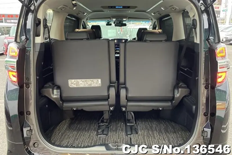 Toyota Alphard in Black for Sale Image 4