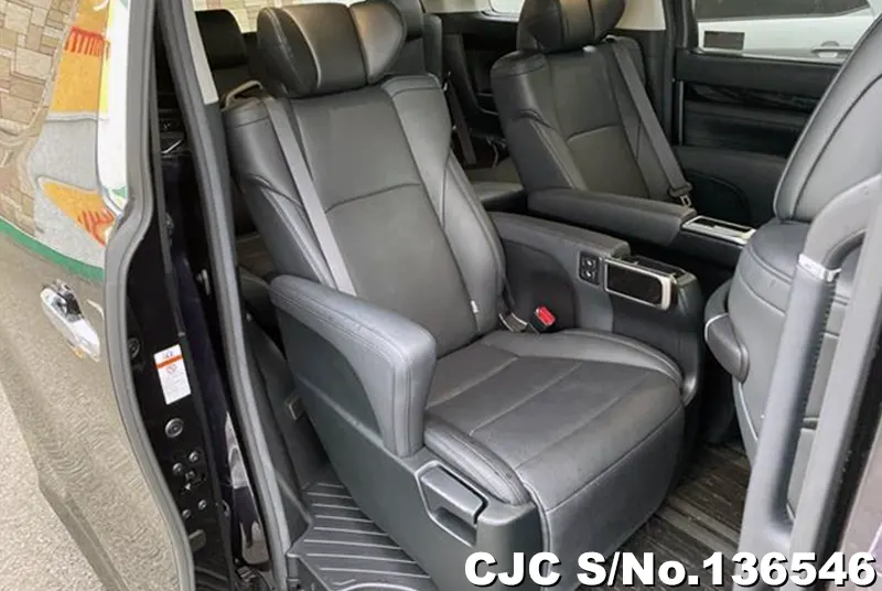 Toyota Alphard in Black for Sale Image 9