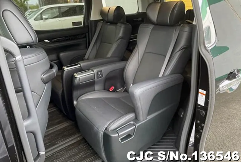Toyota Alphard in Black for Sale Image 10