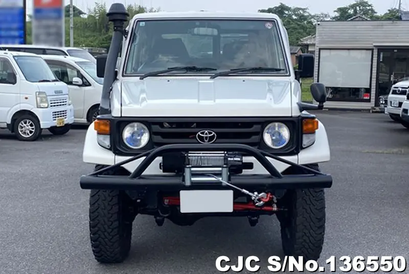 Toyota Land Cruiser in White for Sale Image 4
