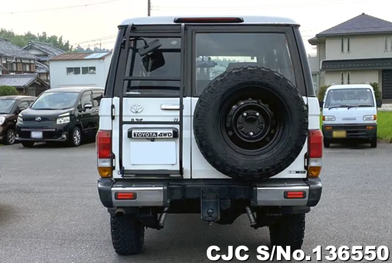 Toyota Land Cruiser in White for Sale Image 5