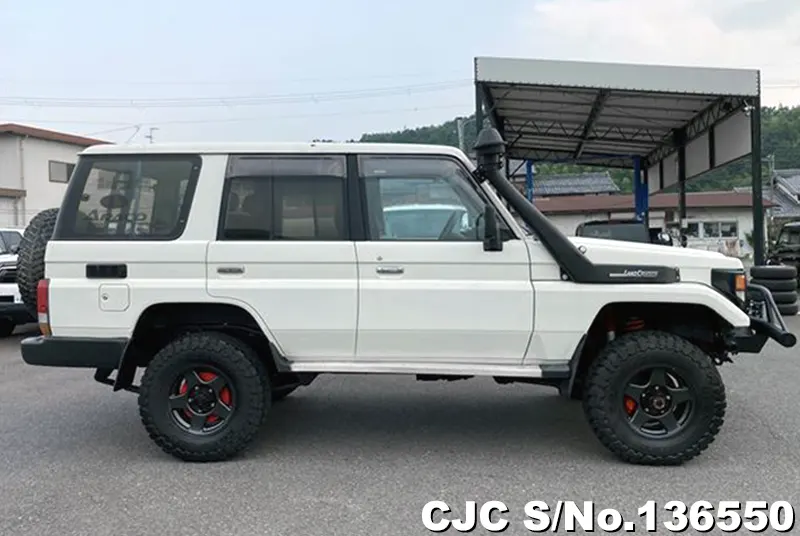 Toyota Land Cruiser in White for Sale Image 6