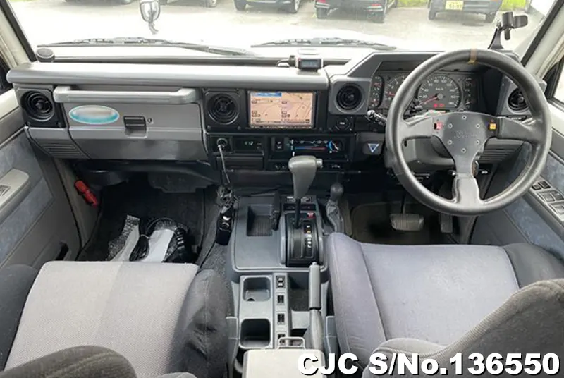 Toyota Land Cruiser in White for Sale Image 7