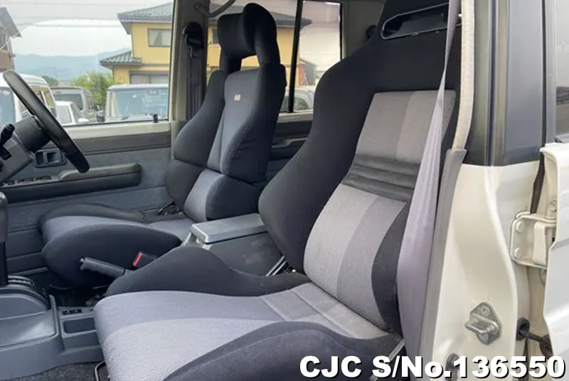 Toyota Land Cruiser in White for Sale Image 9