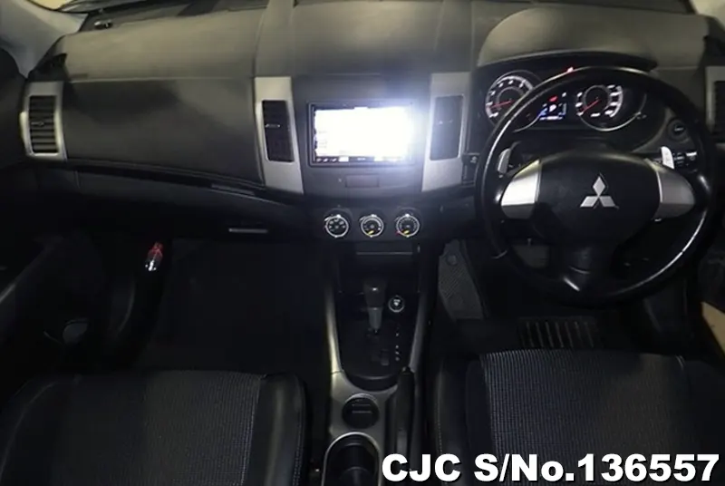 Mitsubishi Outlander in Black for Sale Image 3