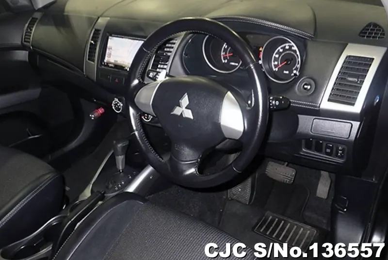 Mitsubishi Outlander in Black for Sale Image 4