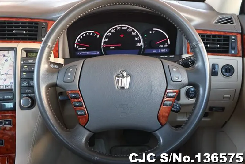 Toyota Crown in Silver for Sale Image 9