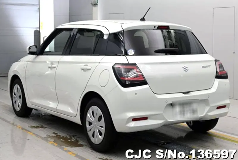 Suzuki Swift in White Pearl for Sale Image 1