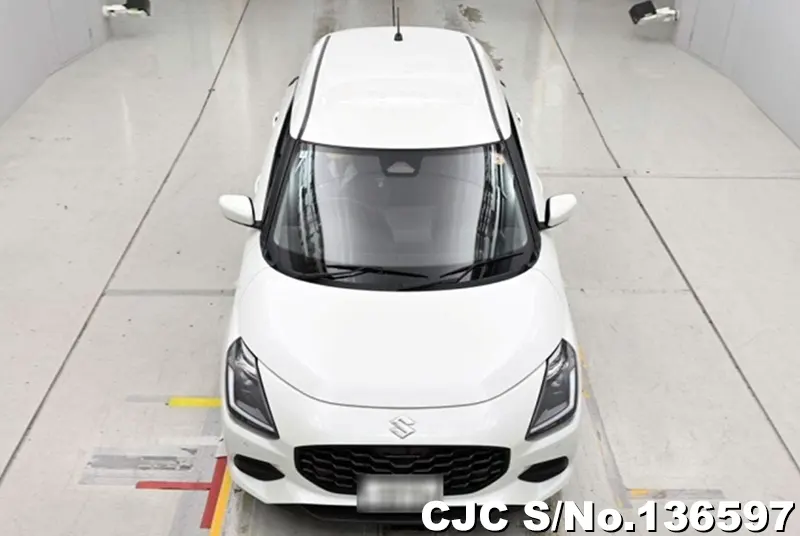 Suzuki Swift in White Pearl for Sale Image 4
