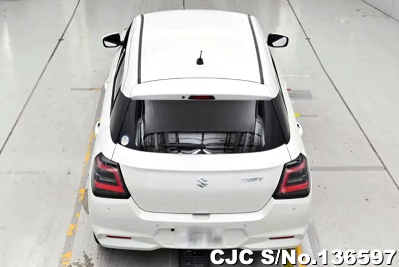 Suzuki Swift in White Pearl for Sale Image 5