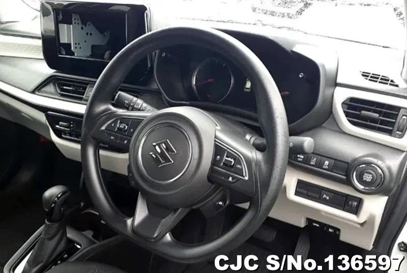 Suzuki Swift in White Pearl for Sale Image 8