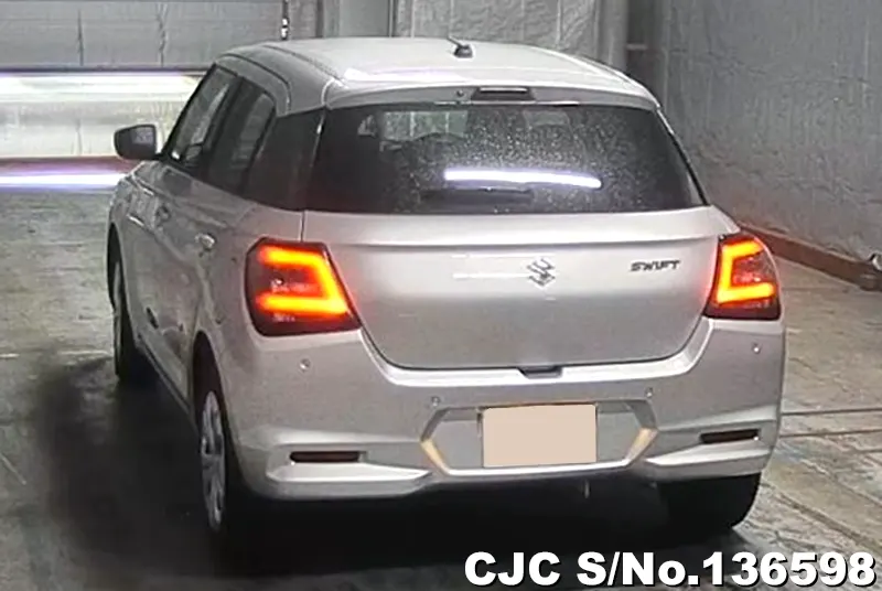 Suzuki Swift in Silver for Sale Image 1