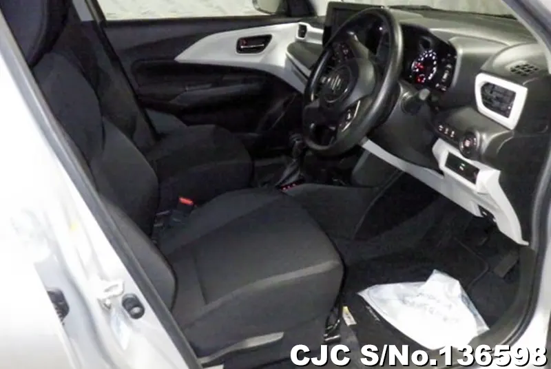 Suzuki Swift in Silver for Sale Image 5