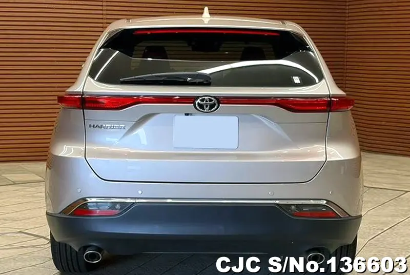 Toyota Harrier in Silver for Sale Image 2