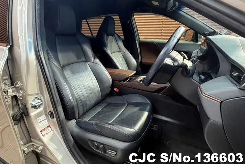 Toyota Harrier in Silver for Sale Image 5