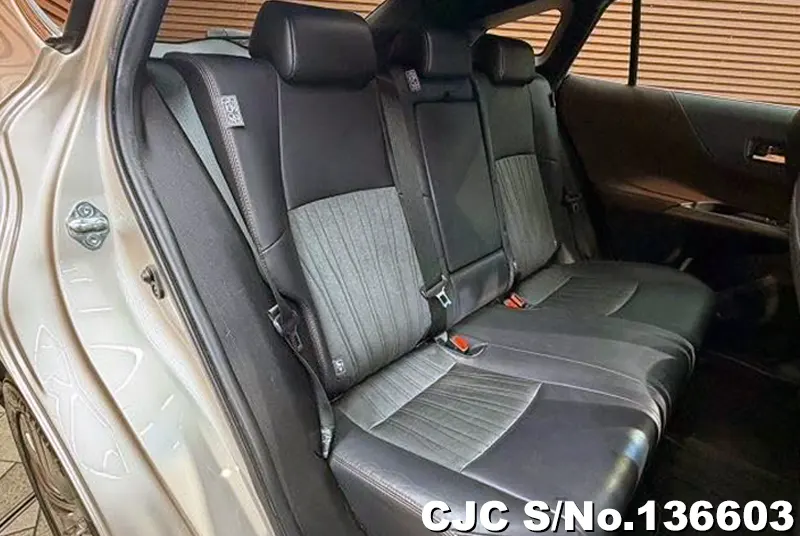 Toyota Harrier in Silver for Sale Image 6